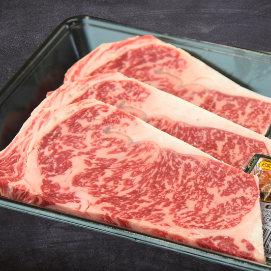 【残暑見舞い 敬老の日 ギフト】国産交雑牛サーロインステーキ 450g (150g 3枚)（黒毛和種x乳用種) BBQ (バーベキュー)に おすすめ | 肉のカワグチ通販・お取り寄せ プレゼント
